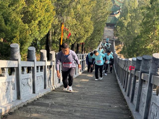 重阳佳节至，揽秋寄安康——2025“全民迎冬运・相约白云山”陕西佳县登高活动圆满举行