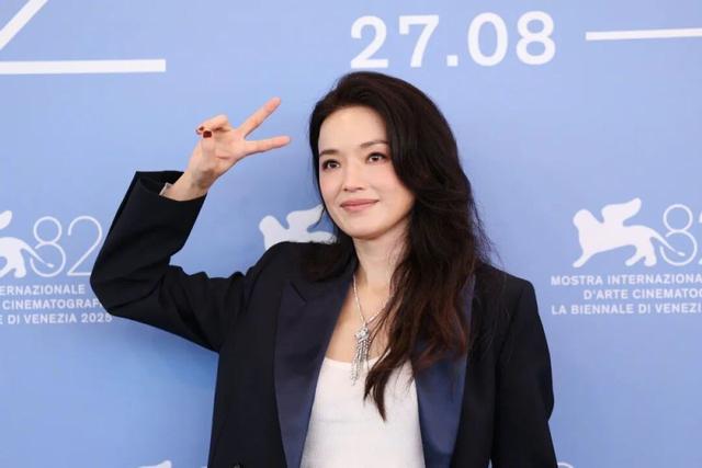 导演舒淇，回来掀桌了