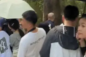 39℃高温下大排长队！杭州这地方人山人海，都冲着这位“女明星”去的图片