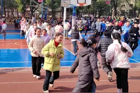 武汉多校宣布：大课间延长至40分钟图片