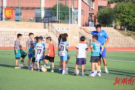 最美教师|杨成：以足球为梦，书写自己的人生传奇图片