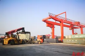 First China-Laos Fixed-schedule Freight Train in 2025 Departs from Huaihua图片