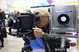 齐鲁影像器材展，大画幅相机引围观图片
