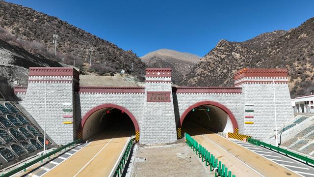 中国隧道建设持续突破 中交二公局以技术创新打造超级工程 擦亮“中国隧”品牌