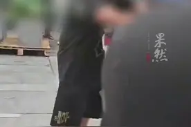 女子假扮尼姑行骗，当街被拆穿，女子假扮尼姑行骗 当街被拆穿，当事人：已报警@飞天揪图片
