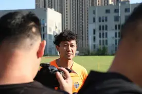 全力备战！青岛海牛本周将与上港踢热身赛 总经理张冬：力争提前两至三轮完成保级目标图片