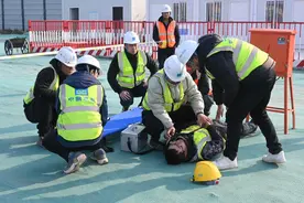 中建二局东营市胜利第二中学改扩建项目开展触电事故应急演练图片