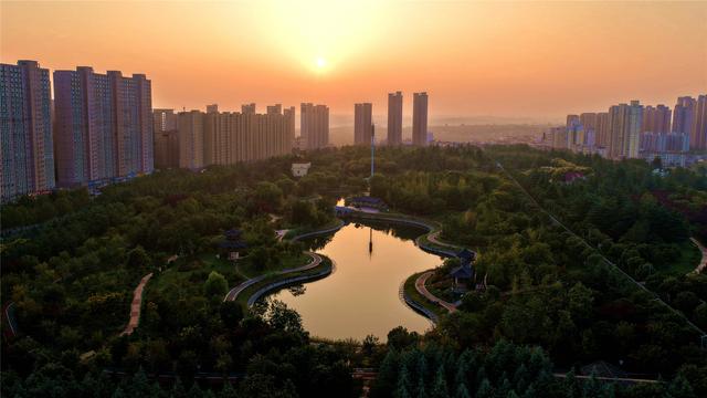 洛阳雨后城市氧吧美如画 孟津绿化工程织就生态锦