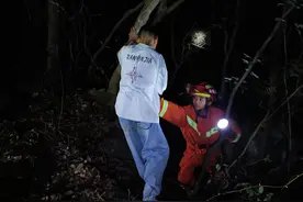 云南文山3名少年爬山拍视频被困，消防连夜2小时跋涉救出图片
