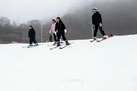 梅花山滑雪场试营业，冰雪激情点燃冬日图片