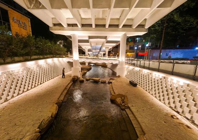 在东濠涌，赴一场与流水和清风的约会