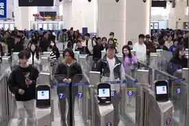横琴赴澳门旅游“一签多行”实施首月 超1.6万人次使用新签注通关图片