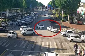 女童从四米高梯子不慎跌落受伤 潍坊高密公安交警开辟“生命通道”护送就医图片