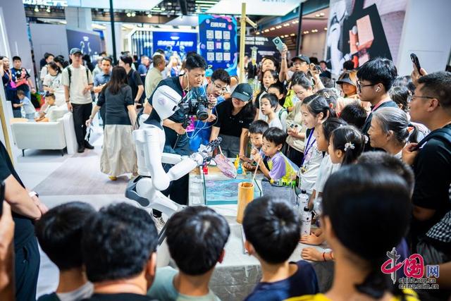 从舞台走向大众身边 中国机器人进入实用化快车道