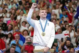 本届奥运会或将诞生首位“四冠王”，“00后”法国新星已三破纪录，马克龙专门给他打电话图片