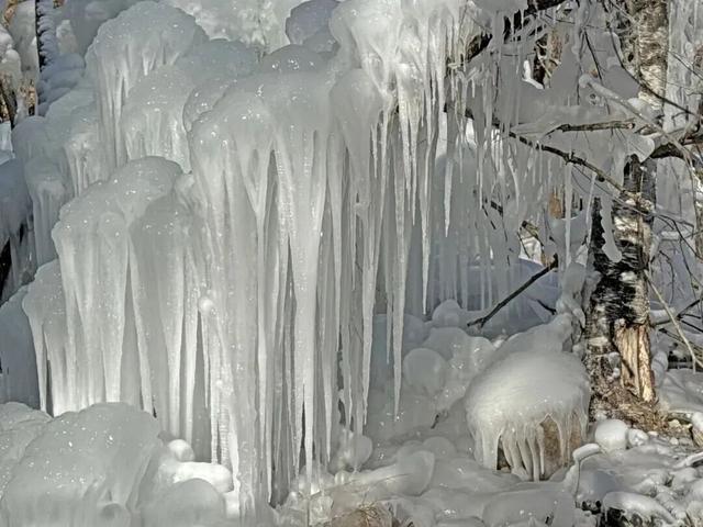 绝美！北京“蓝调”冰瀑奇观，惊艳亮相 | 周末京郊微度假