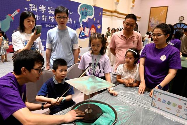 2025年上海市“全国科普月”活动启动，市民可乘坐地铁打卡科普特色体验路线