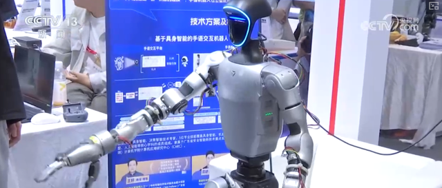 早报｜曝iPhone换代周期大改：或一年发布 6 款新机/雷军连发多条微博回应质疑/Android 微信更新聊天备份至 U 盘