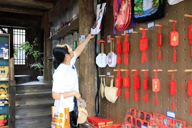 【21℃城市安顺文化新风采】安顺旅游集团文创商品发展有限公司：以文创为桥 让安顺文化“活”态传承