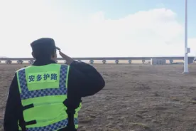 走！青藏线｜天路旁的敬礼图片