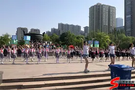 快闪秀精彩上演 引领垃圾分类“新时尚”图片