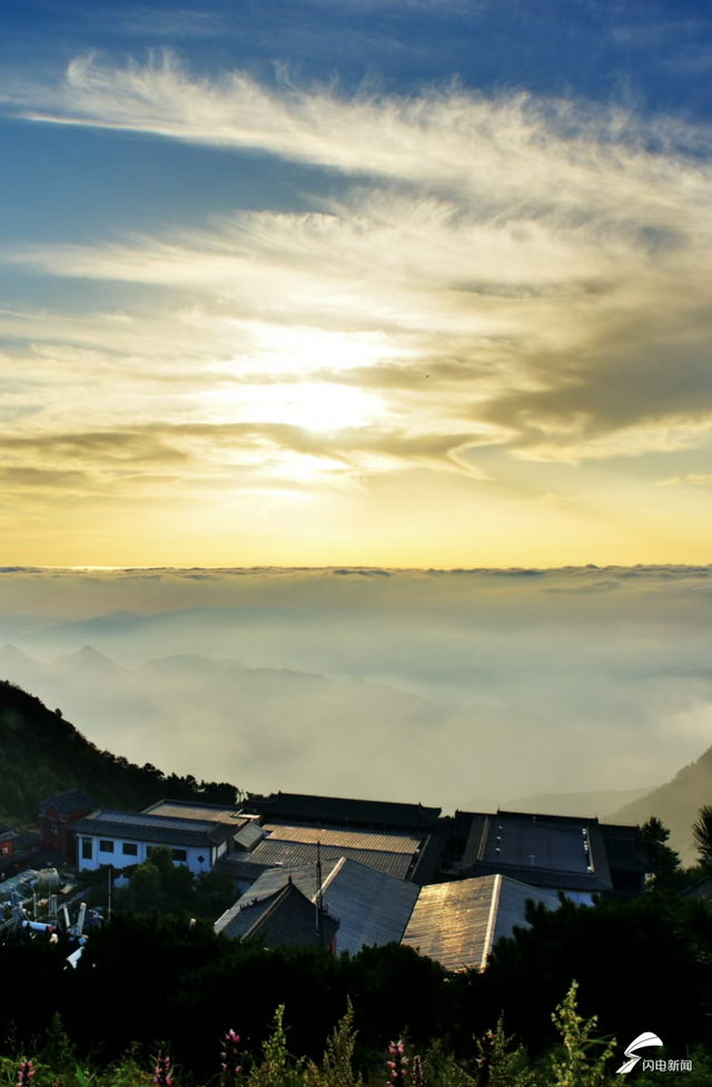 组图丨泰山云雾锁峰峦 静谧景致醉游人
