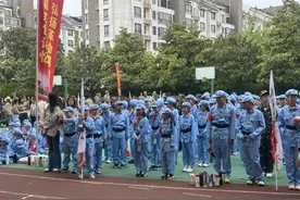 稍息、立正、敬礼……青浦“小囡”军训有模有样图片