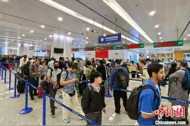 上海空港口岸迎来暑期出入境双向客流高峰图片