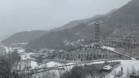 雪中的房山真美