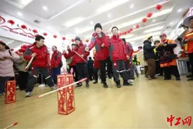工会驿站里闹元宵，一站式关爱户外劳动者图片