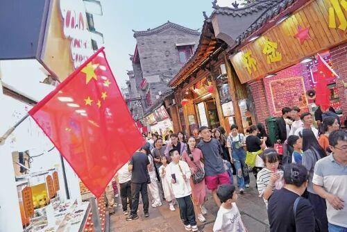 假日第三天全市30家景区共接待游客63.55万人次