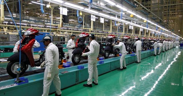 ӡ�ȿ�ʼ��װiPhone15 ������Ϊ���繤����֪����ʿ��ӡ�ȹ��˷�ϵ���Ӱ࣬Ч�ʱ��й���