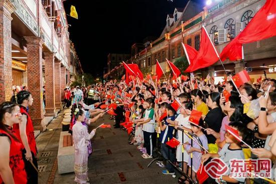泉州中山路光影秀唱响“民族欢歌” 各族儿女深情告白祖国