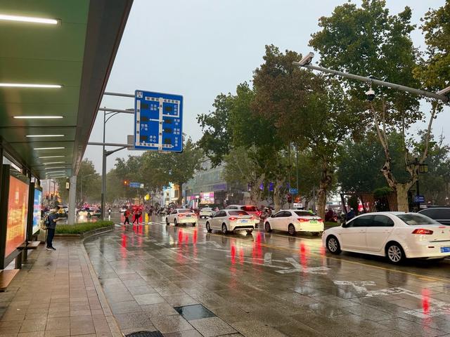 新视界｜喧哗繁华，夜幕下的泉城路
