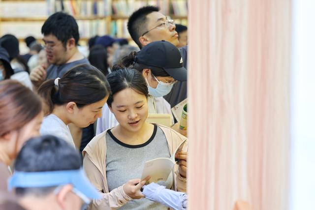 2025“我与地坛”北京书市周末人气攀升