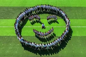 组图｜摄影师拍师生最美瞬间，百张笑脸致敬辛勤的园丁图片