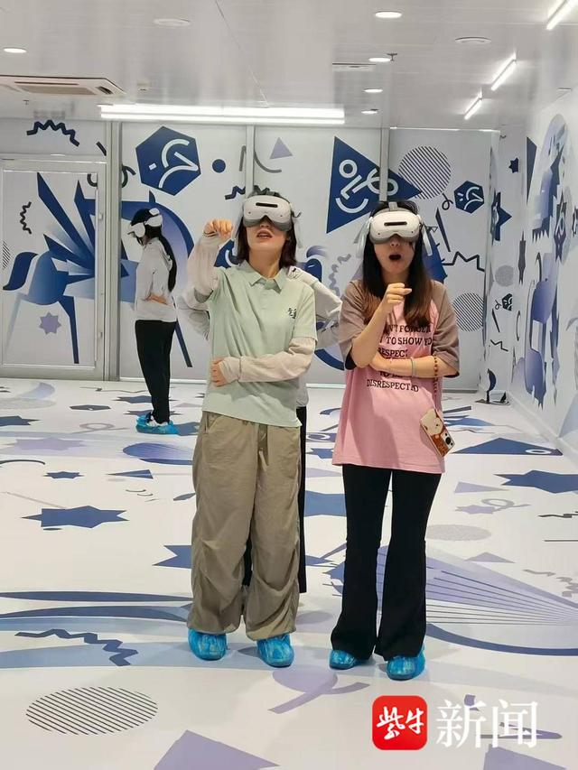 巨型米奇“祈愿南京”，VR龙珠“复活”连岛！今年暑期江苏用沉浸消费改写城市体验逻辑
