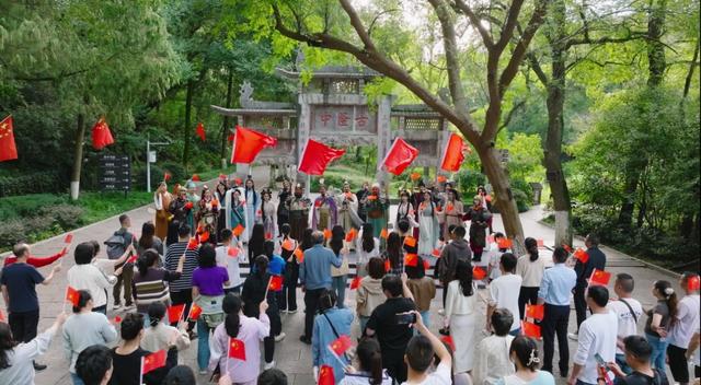 十一假期首日襄阳文旅热力全开，景区上新笑迎客来
