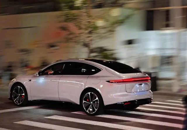 换装横屏——这就是蔚来新「5566」最大的变化