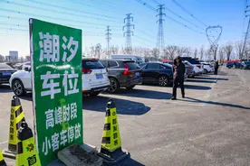 设置潮汐车位、增加移动充电车，北京高速服务区这样保春运图片