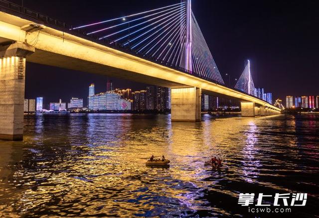 组图 | 湘江夏夜桨板热