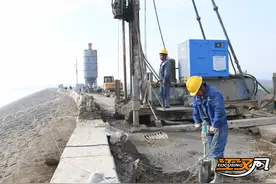 松滋洈水大坝堤顶实行保护性修复图片