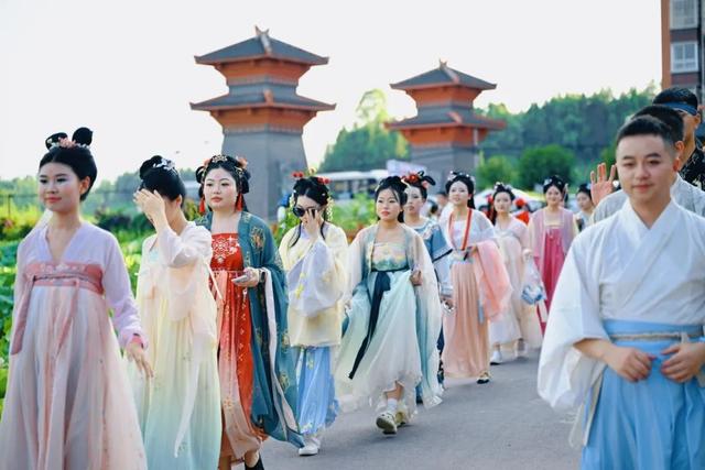 【团团严选】川渝一家亲—— 这场古风交友带你邂逅中式浪漫→