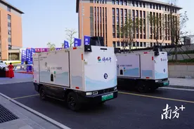佛冈水头：无人物流车将长者热饭送到家，科技温度触手可及图片