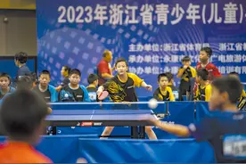 乒乓小将激战正酣图片