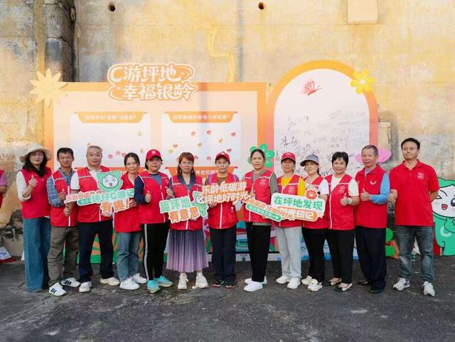 有点潮！深圳百年围屋里，一场T台秀解锁老年生活新方式