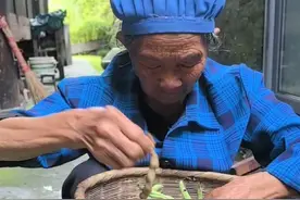 八旬奶奶摘了一背篓豆角捐给榕江，村干部：老人是脱贫户图片