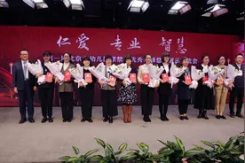 首设幼儿园教师评选 北京130名幼儿园教师首获紫禁杯图片
