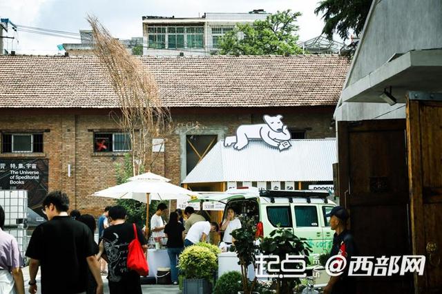 我家门口变了样｜从“老西安档子”到“新晋打卡地” 西仓市集的“逆生长”密码