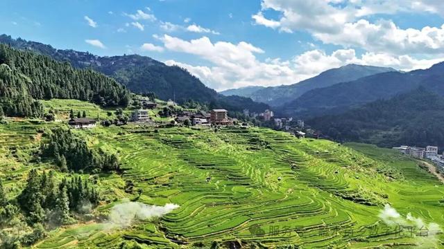 藏在桂北深山里的秘境！杆洞乡三天两夜， 梯田、草原、苗寨旅游打卡